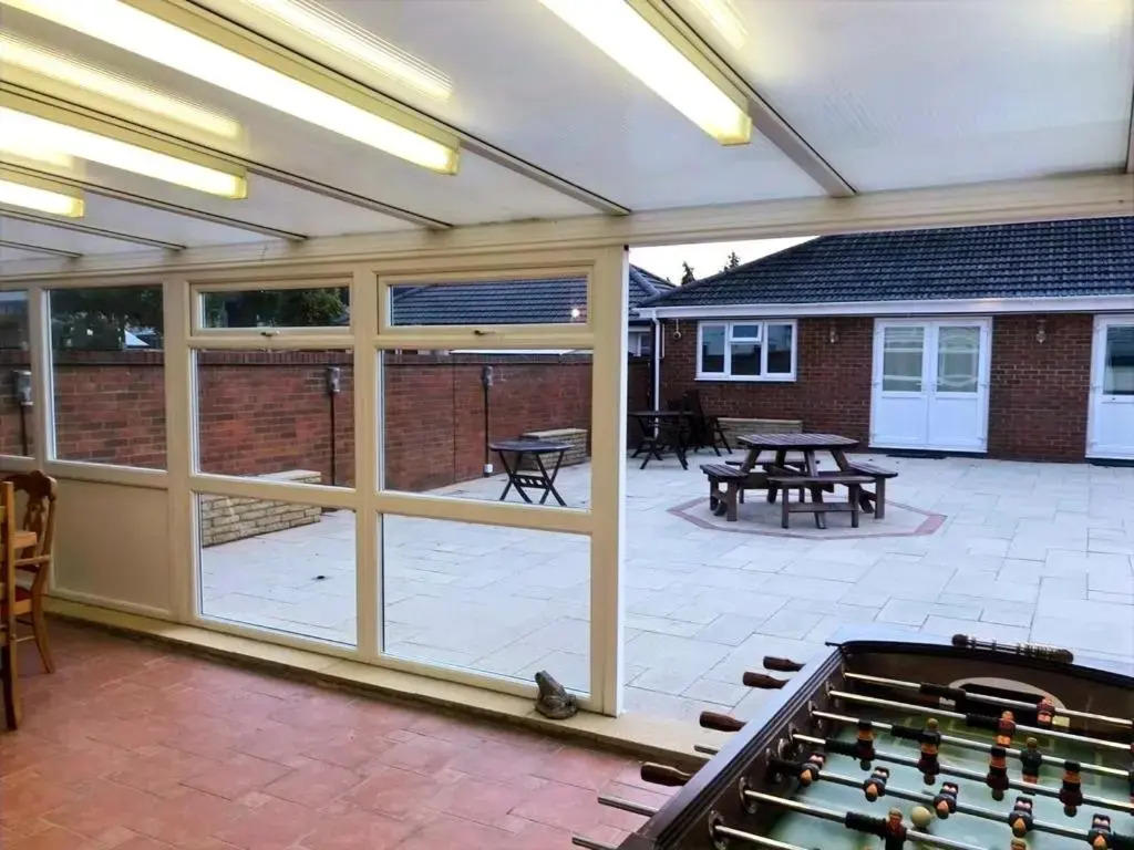 3-bed Semi-detached House, Wifi, Parking, Outdoor Space