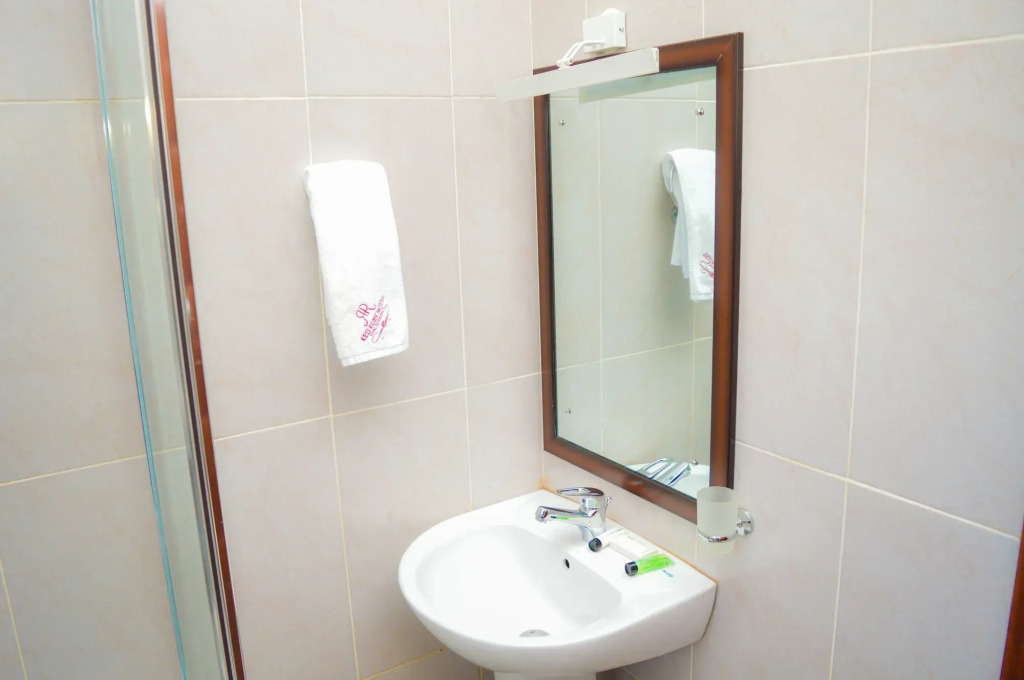 Red Ruby Hotel