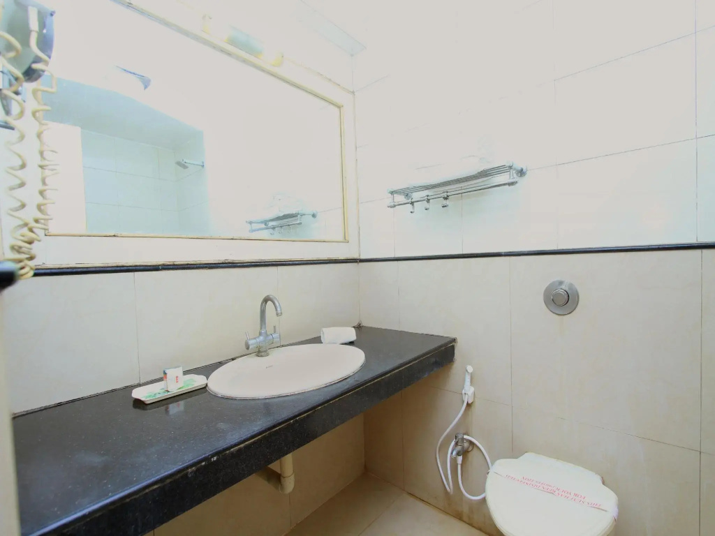Capital O 12811 Hotel Sree Murugan