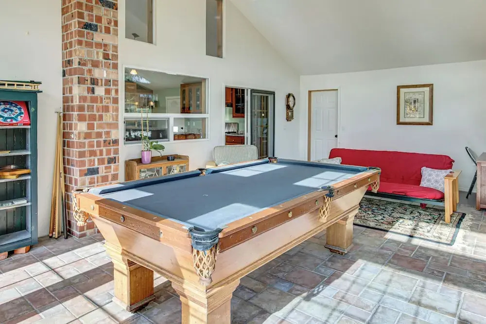 Hikes & Apples: Renovated Farmhouse in Gig Harbor!