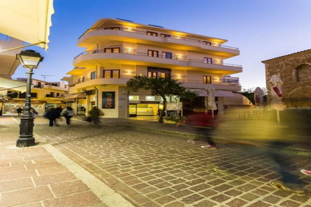 Polyxenia Suites