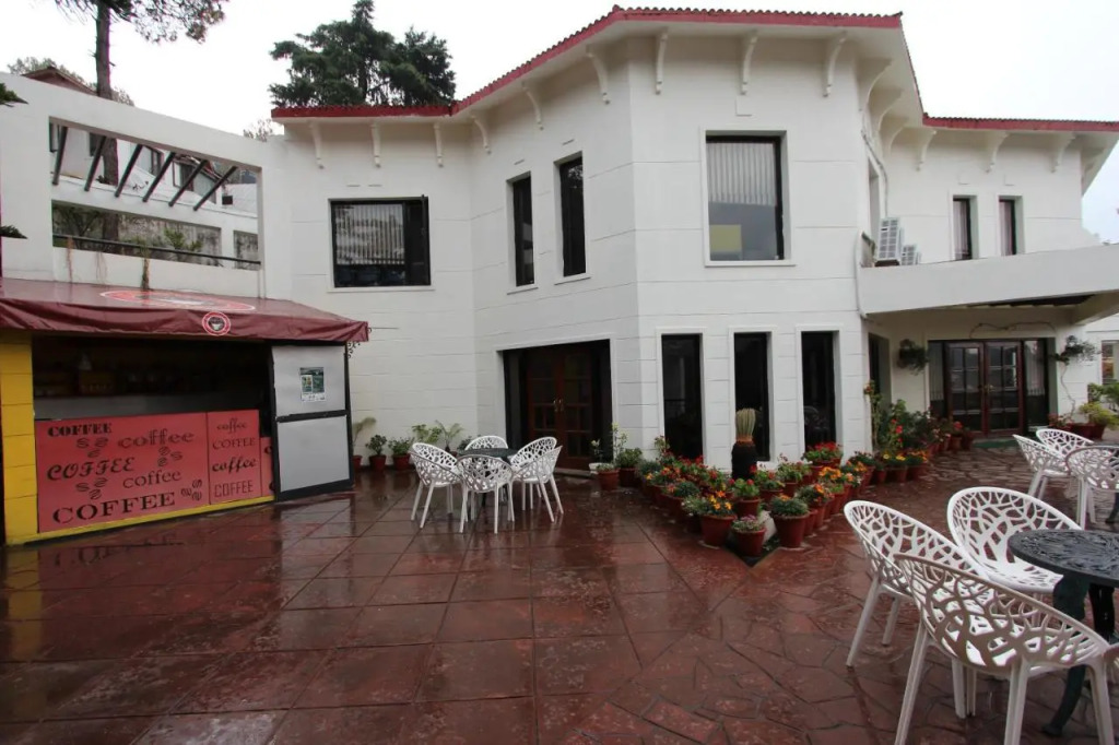 8fold-Pinecrest By LaRiSa, Bhimtal