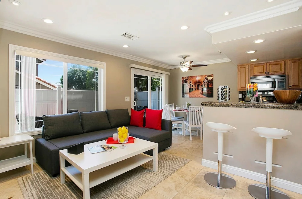 Multi-level 2br-fast Wifi-free Parking -cm-1