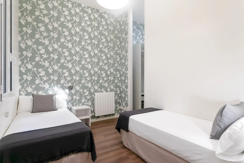 Condal in Barcelona with 3 bedrooms and 2 bathrooms