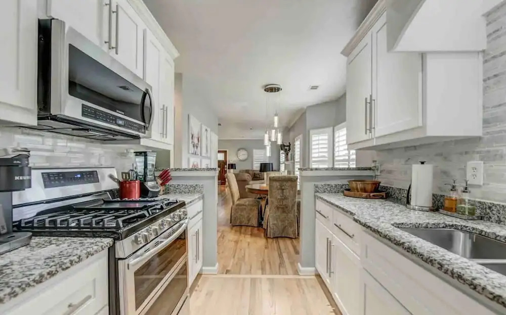 The Blue : Gourmet Kitchen, Near Downtown 3 Bedroom Duplex