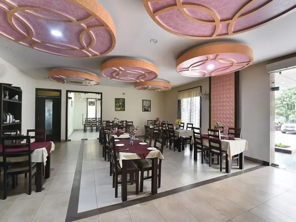 Capital O 38083 Grand Metro Hotel
