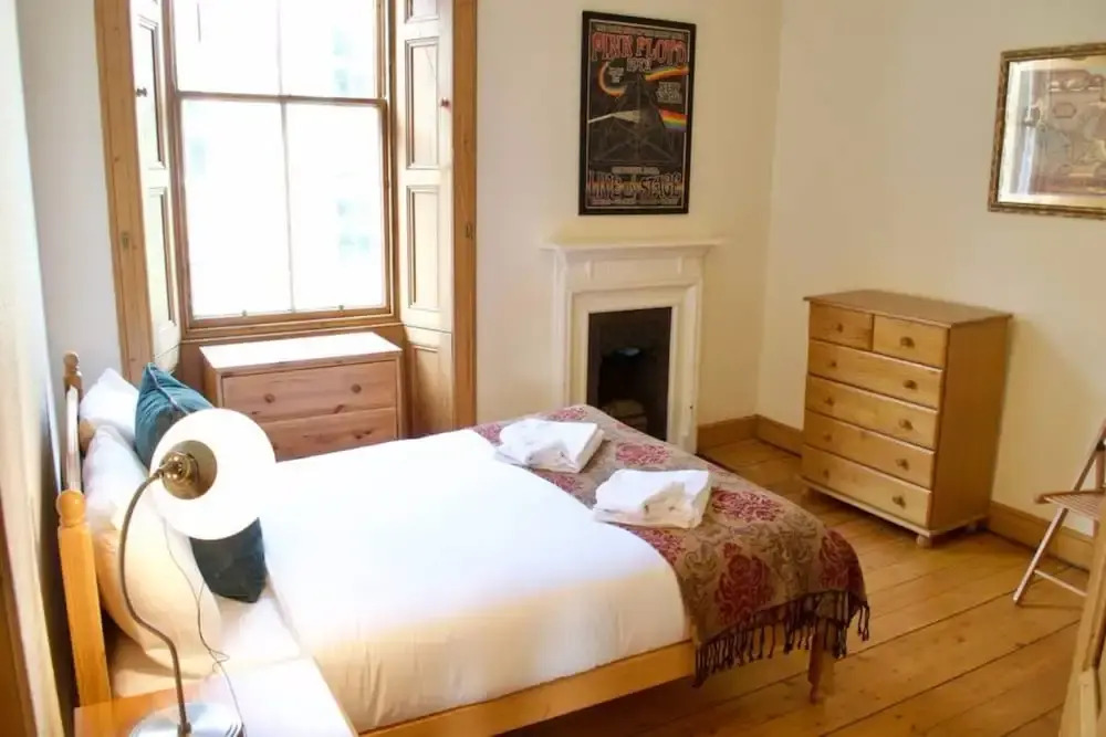 2 Bedroom Flat Near The Kings Theatre