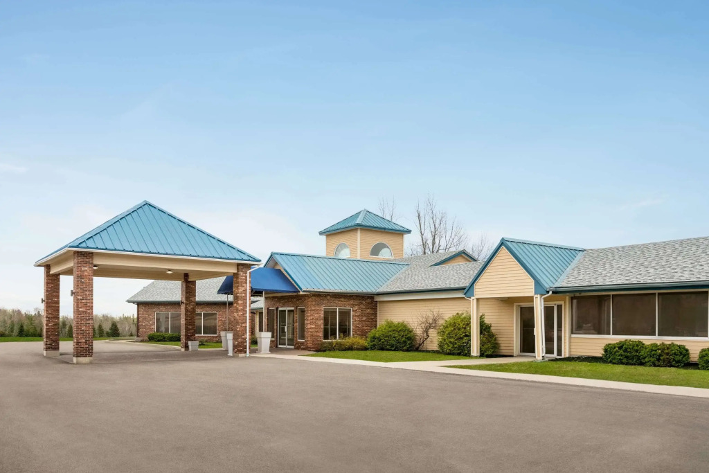 Days Inn & Suites by Wyndham Moncton