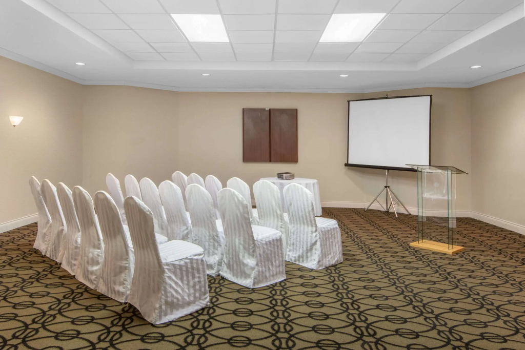 Ramada Plaza by Wyndham Niagara Falls