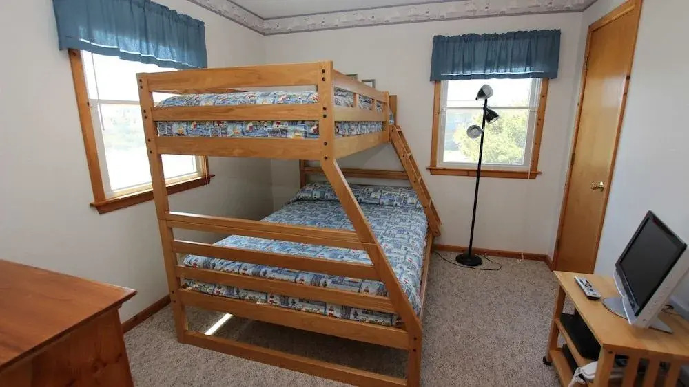 Momma's Happy, Daddy's Broke - 4 Br home by RedAwning