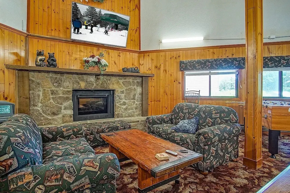 2 Br: Snowcrest 214a 2 Bedroom: Indoor Hot Tubs Game Room Easy Slope Access
