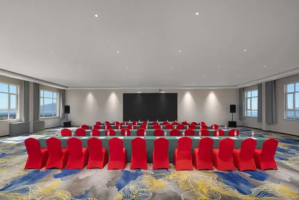 Days Hotel by Wyndham Xinyuan Nalati Airport