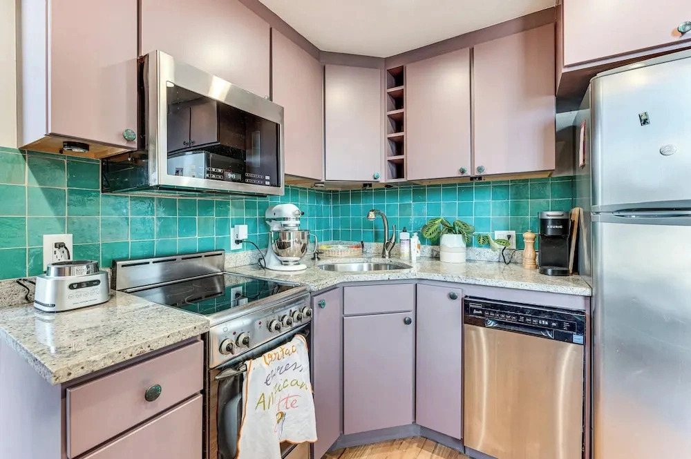 Shop, Dine, Unwind! Couples Retreat in Dtwn Golden