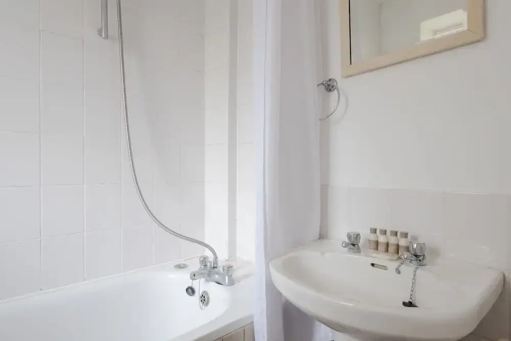 Charming 1Br Home By River Thames Fits 3
