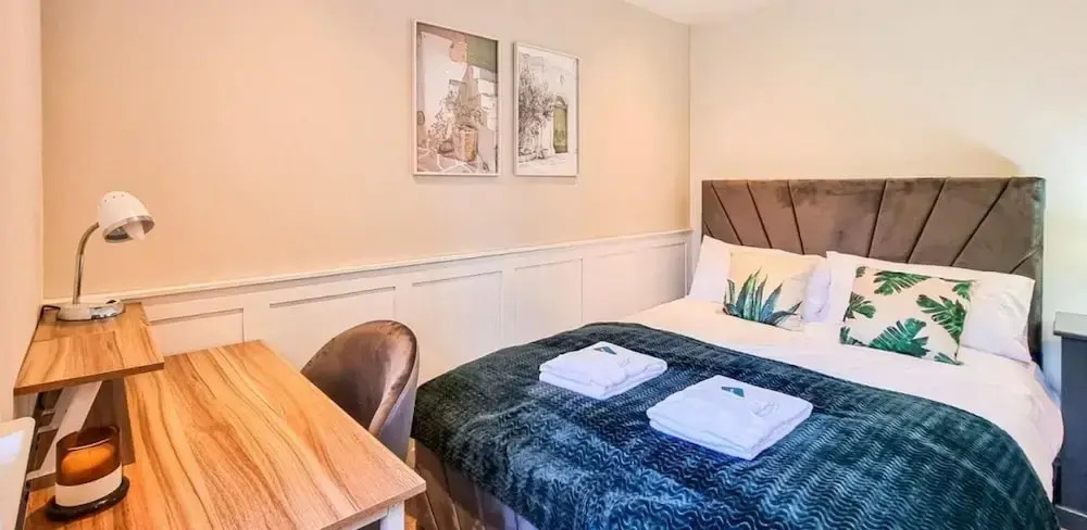 Great Stunning Two Bedroom Apartment With Balcony