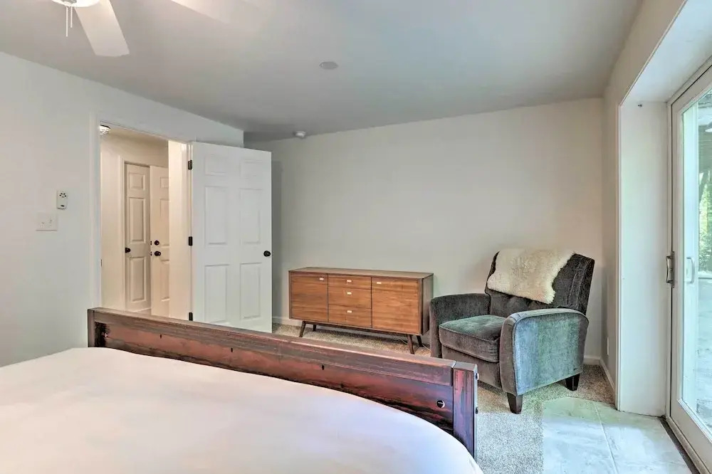 2 Mi to Sapphire Resort: Home w/ Hot Tub & Games
