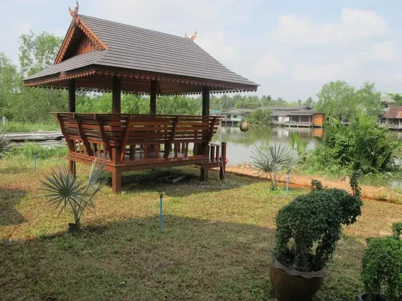Ruenthai Rimnam Resort