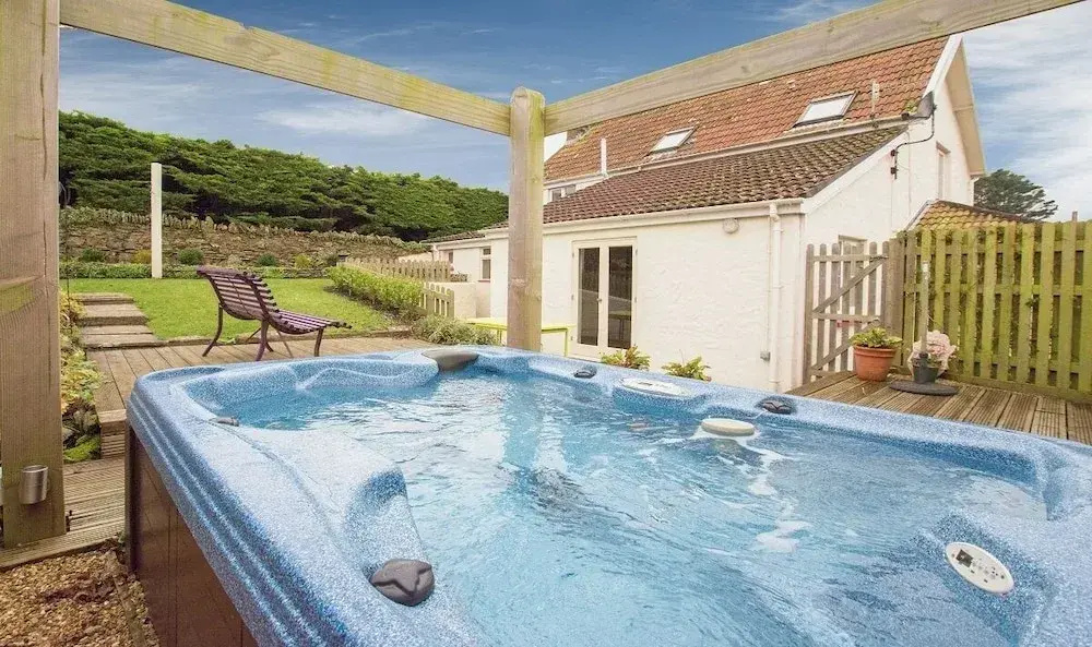 Bridge Cottage Croyde 3-4 Bed, Sleeps 8, Hot Tub
