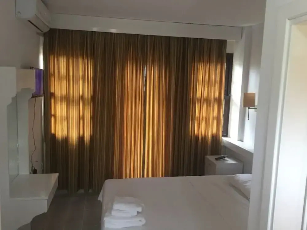Aloha Hotel