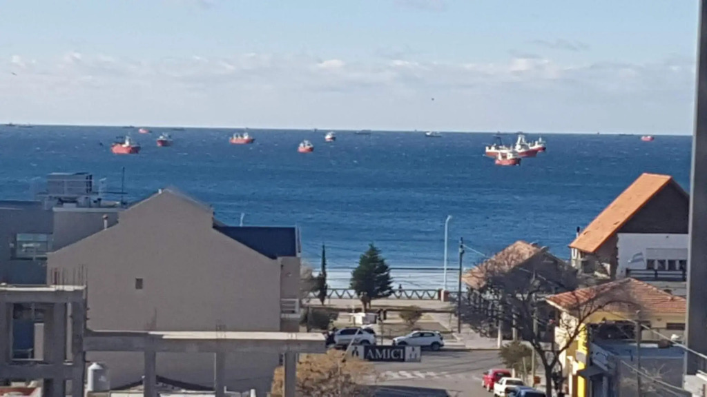 Departamento en Puerto Madryn 5° P céntrico a 150 mts del mar con cochera