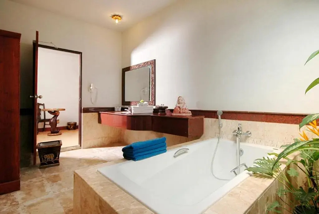 Holiday Villa, Lanta