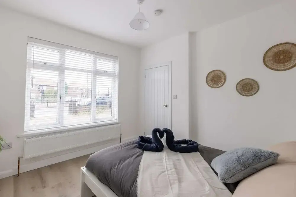 Free Parking - 4 Bedroom House