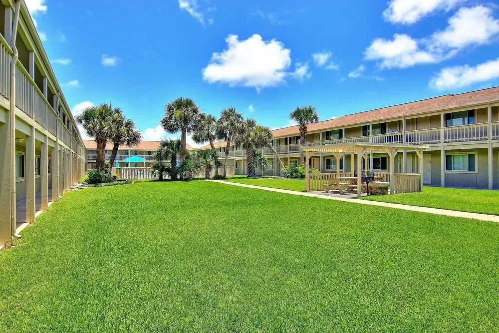 Sweet Escape 1 Bedroom Condo by Redawning