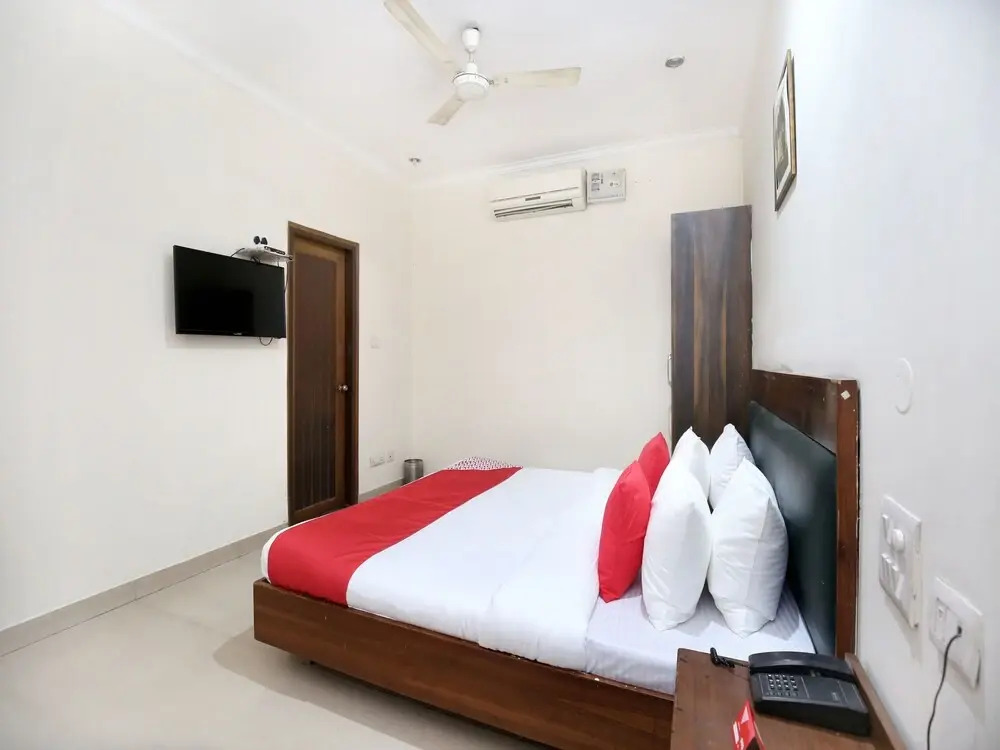 OYO 1950 Hotel Supreme