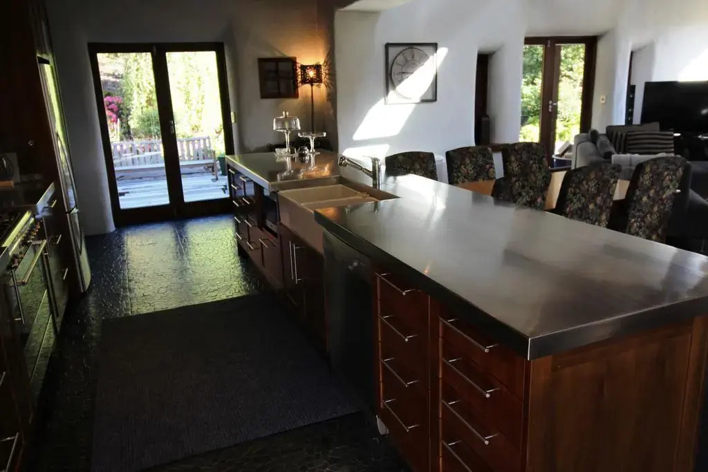 The Paddock Straw Bale Luxury Holiday House