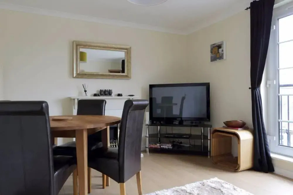 2 Bedroom Apartment off Leith Walk Sleeps 5