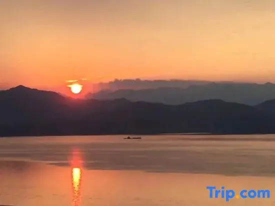 Huangshan Taiping Lake Qihu Homestay