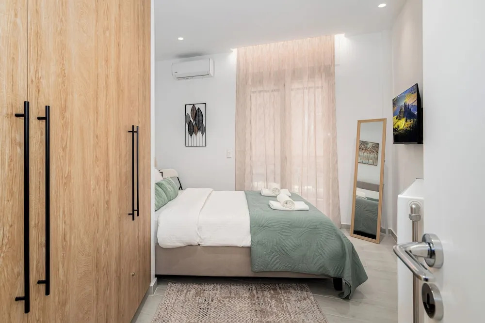 Spacious luxury 2BR flat - Pagrati sq