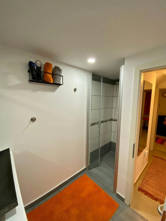 Gemütliche möblierte Souterrain Wohnung
