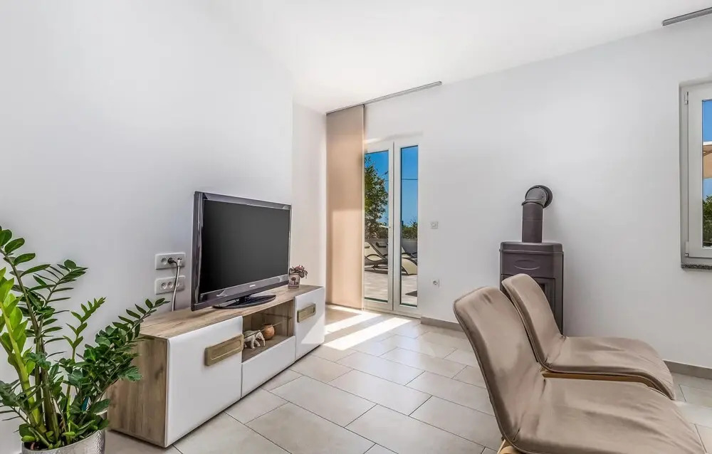 Beautiful Home In Lun