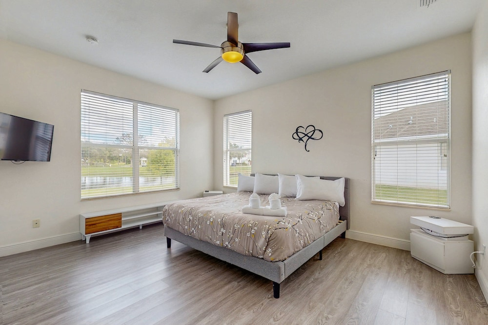 Water View Retreat With Lanai, Heated Pool, Pool Spa, Game Room, & AC
