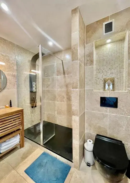 "Chez Jules" Spacious apt with 2 balconies in Marseille