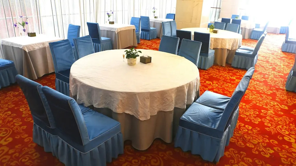 Luoyang Yijun Hotel