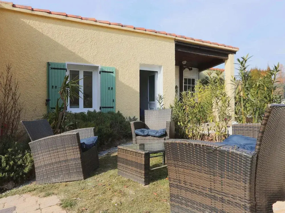 Attractive Holiday Home With Shared Pool in the Luberon