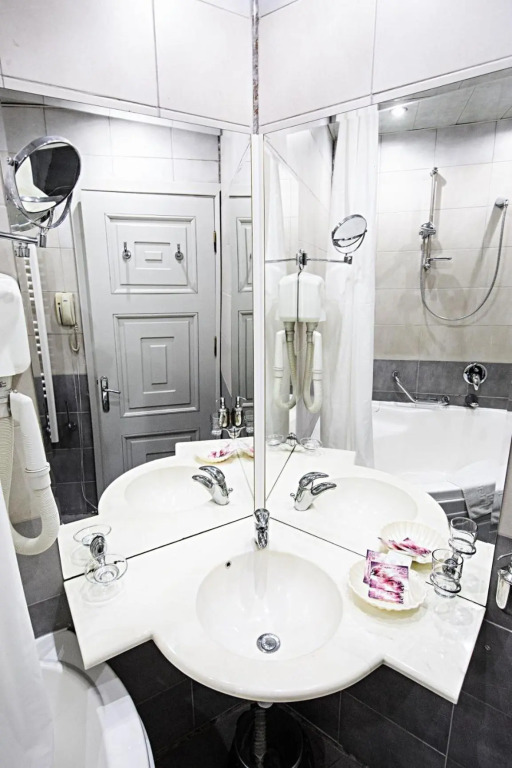 Relax Comfort Suites Hotel