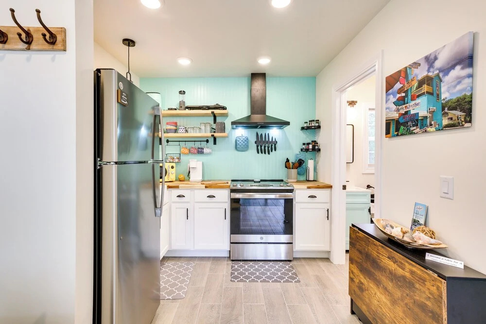 Cozy Cottage: Minutes to Downtown Southport!
