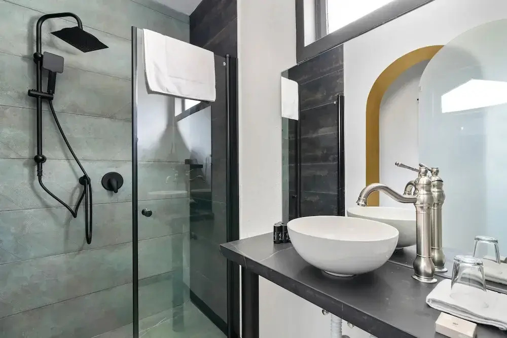 Helios Boutique by La Finca Hotels - עיצוב מהמם , מטבחון בכל חדר וחניה חינם בקרבה לשדרת אוכל ומסעדות!