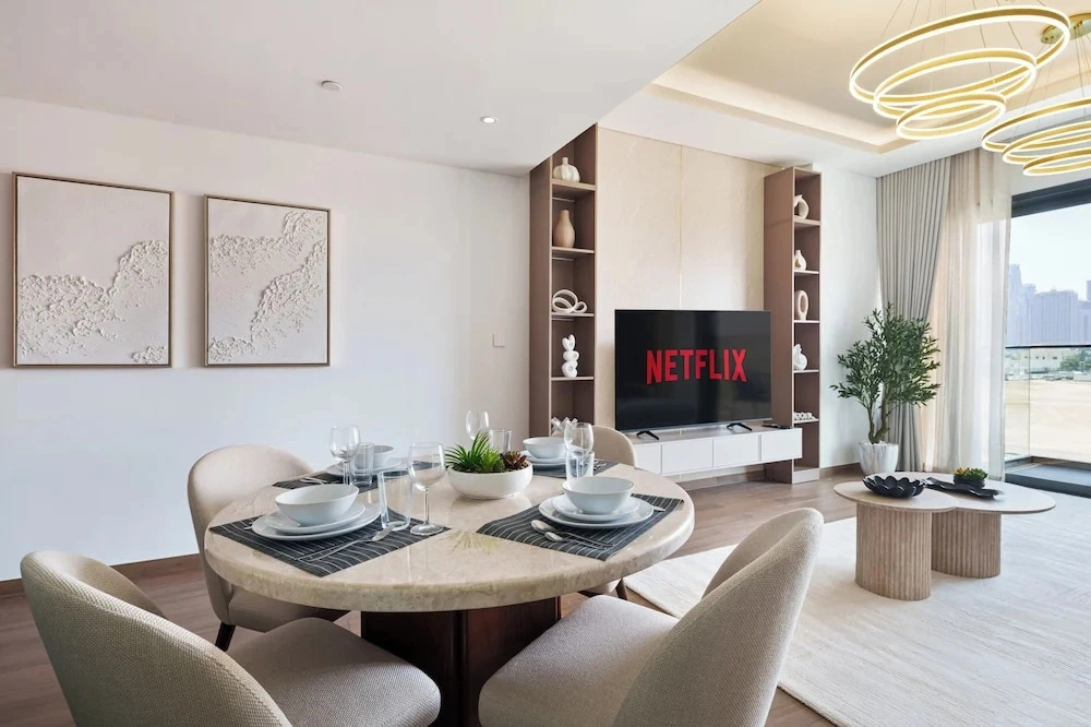 Luxury 1BR Apt in the Heart of City Walk
