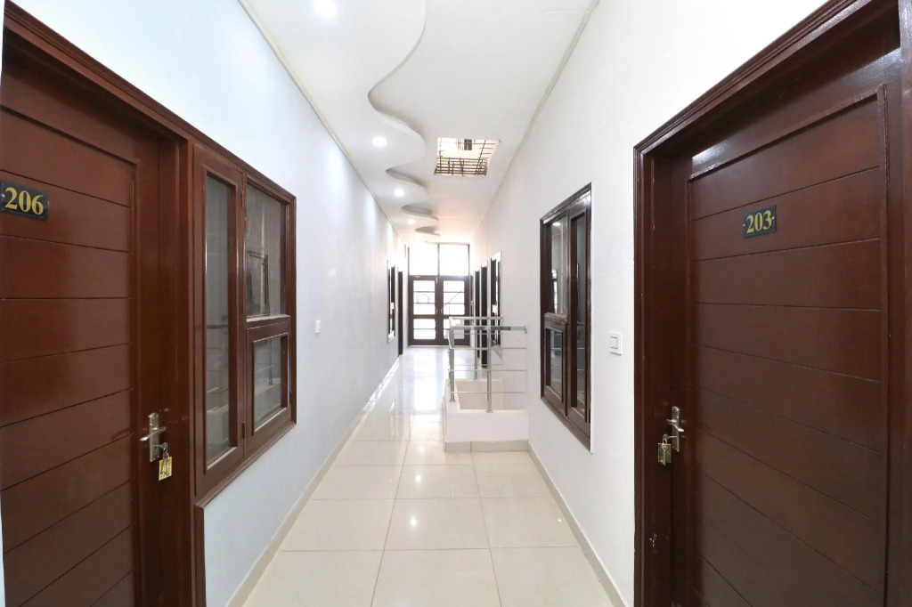 OYO 24142 Hotel Smart King