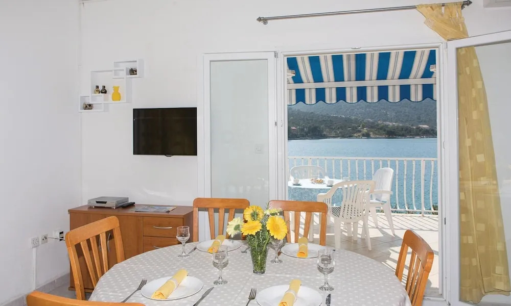 Beautiful Home in Vinisce With Wifi and 2 Bedrooms