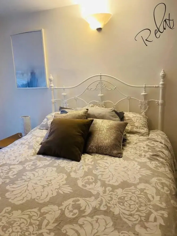 Modern, Quiet Garden Flat in Heart of Wimbledon