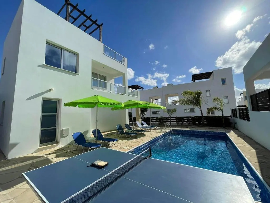Villa Sunny Breeze In A Prime Spot Near Everything