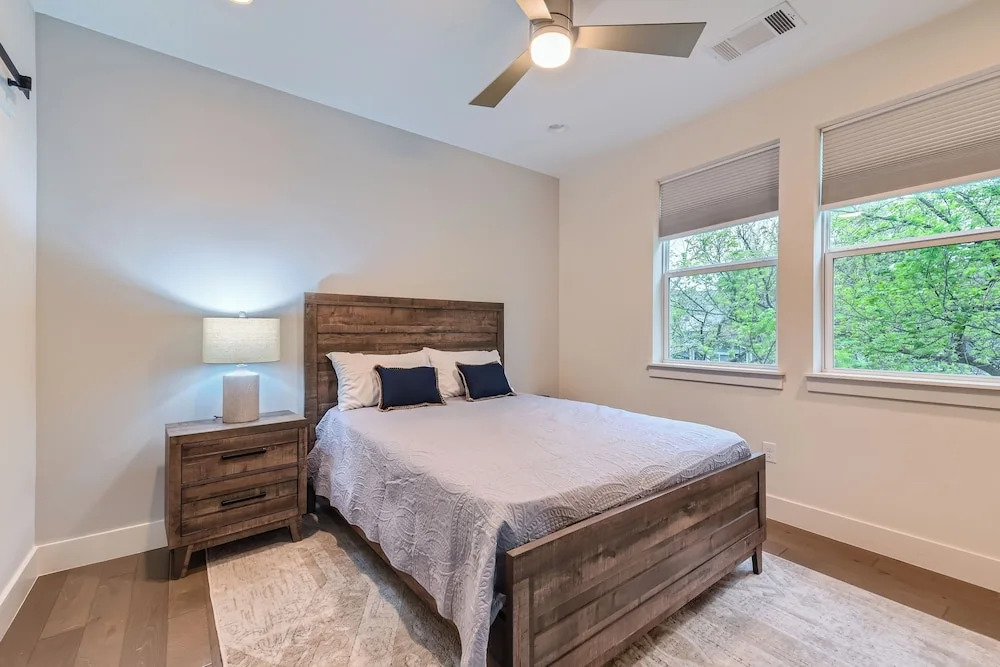 Off The Hook Austin + Chic 2Br Retreat + Firepit