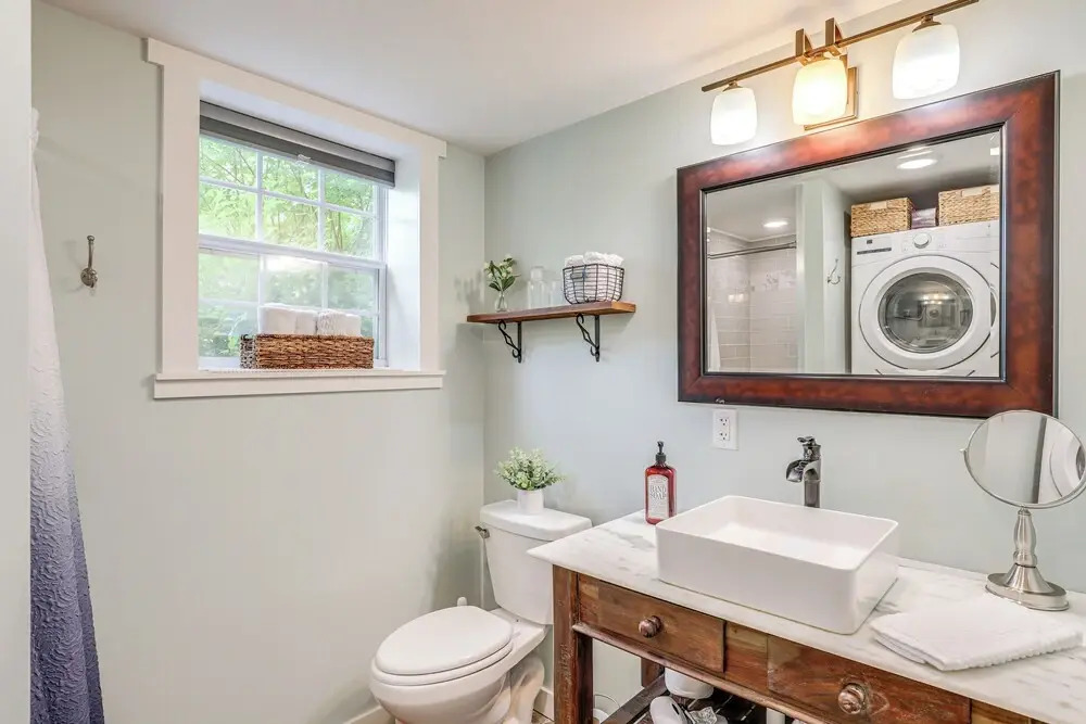 Walk to Downtown Weaverville: Quiet Apartment