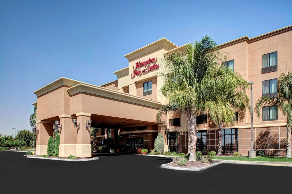 Hampton Inn and Suites Bakersfield / Highway 58