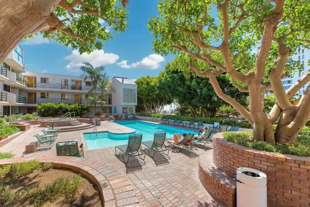 Spacious 2BR Santa Monica Beach Condo
